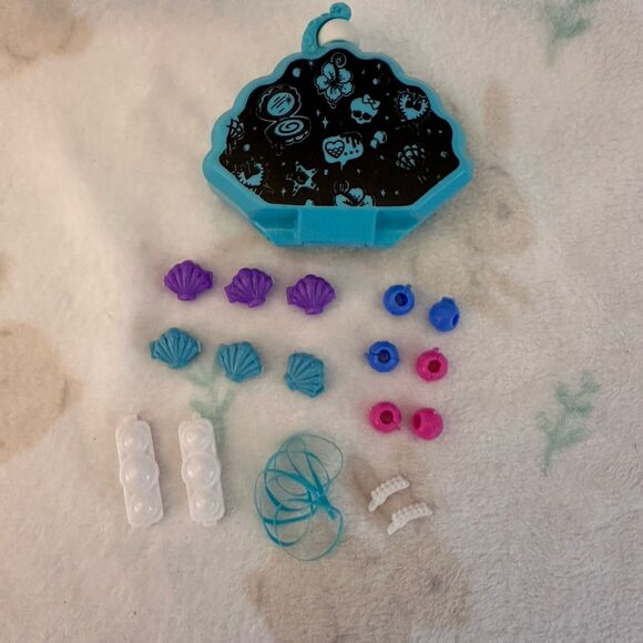 Monster High Spa Day Hair Barrettes Clamshell Compact - Picture 4 of 4